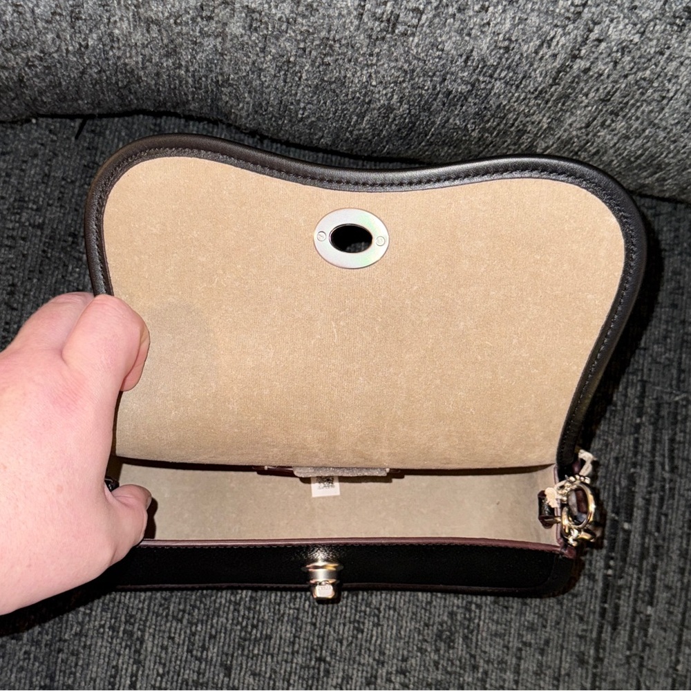 Coach Coachtopia Wavy Dinky Bag w Acrylic Chain & Strap Black Pebble Leather NWT - Picture 3 of 16
